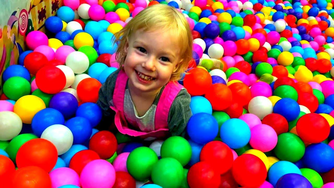 MaryLike играет на детской площадке в парке аттракционов Galaxy Веселкино Барнаул Настя like nastya смотреть онлайн