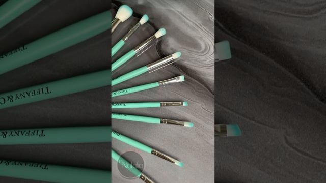 Кисти для макияжа Tiffany & Co набор смотреть онлайн