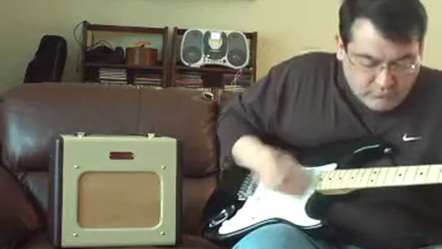 Fender Champion 600 Amplifier with Jensen MOD Speaker & Stock Mexican Stratocaster смотреть онлайн