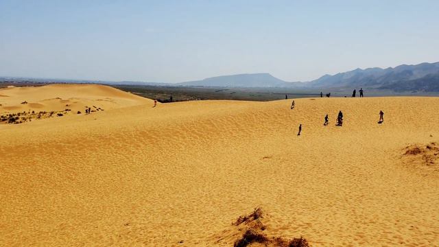 Бархан Сарыкум в Дагестане - возможно, высочайший одиночный бархан в мире смотреть онлайн