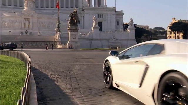 Lamborghini Aventador на улицах Рима
