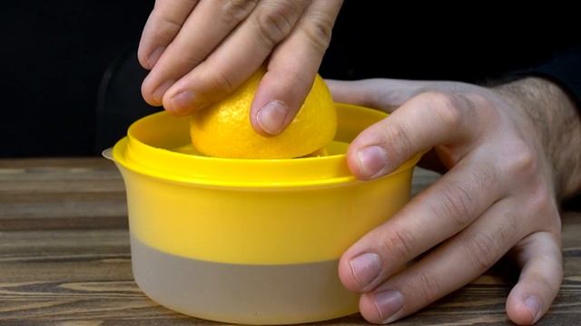 Соковыжималка и яйцеотделитель /Пресс для цитрусовых/Ручная соковыжималка для апельсинов, лимонов смотреть онлайн
