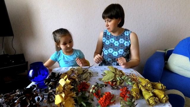 Осенние поделки. Создаем букет из осенних листьев.Детское творчество. П смотреть онлайн