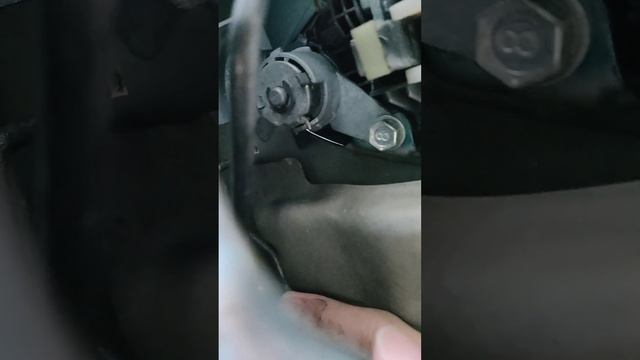 Door handle replacement (DIY) - Hyundai Coupe Tiburon Tuscani GK 2.0L 2007-2009 смотреть онлайн