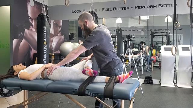PNF STRETCHING ROUTINE FOR THE LOWER BODY | How to Perform Proprioceptive Neuromuscular Facilitatio смотреть онлайн