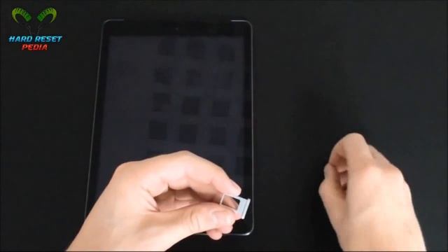 Apple iPad Air Insert the SIM card смотреть онлайн