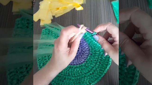 //Коврик в туалет//Попетельный МК крючком из пакетов// для начинающих// смотреть онлайн