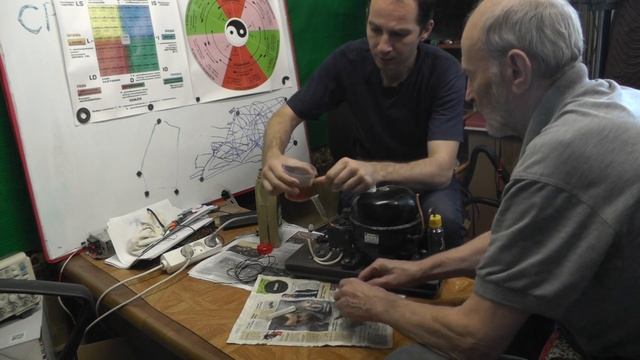 Заливаем масло - компрессор засасывает масло сам смотреть онлайн