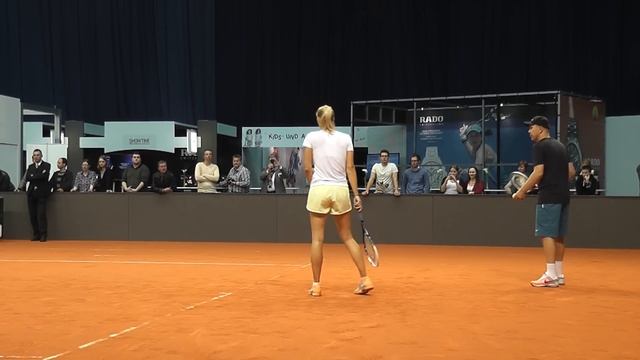 Maria Sharapova training session Part 2 @ Porsche Tennis Grand Prix 2013 смотреть онлайн