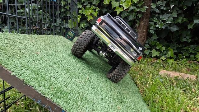 Traxxas Trx4 High Trail Vs Trx6 Mercedes G 6x6 смотреть онлайн