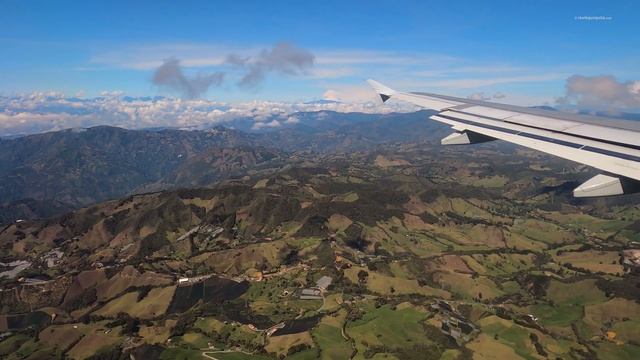 Sky from above. Landing in Antioquia Colombia смотреть онлайн