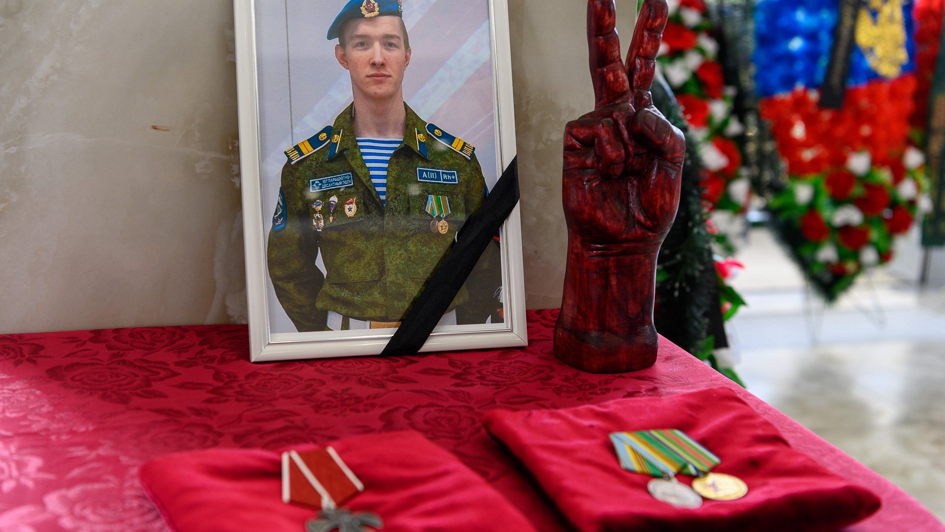 Владимир Уйба о прощании с Анатолием Хлобыстовым, погибшим во время специальной военной операции смотреть онлайн