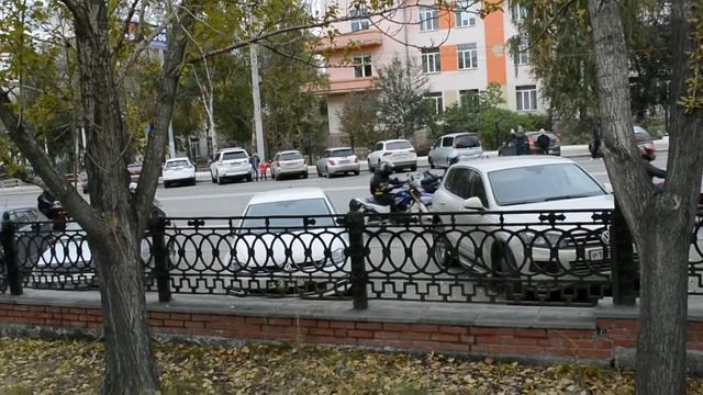 2017 10 07 Закрытие мотосезона в Челябинске, колонна байкеров двигается по Красной смотреть онлайн