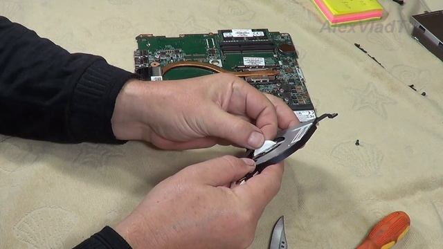 Ремонт ноутбука HP Pavilion, замена кулера... смотреть онлайн