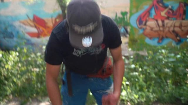 Мой портфель с баллонами. Что нужно брать с собой на граффити? Cколько краски нужно на бомбинг. смотреть онлайн