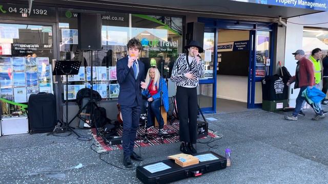 James & Tui (15) busking. Little Black Box - Stan Walker cover (please subscribe) смотреть онлайн
