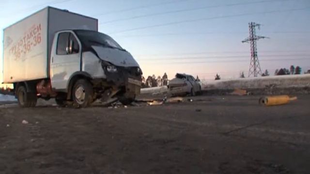 10.03.15. 8 марта в районе сургутского дачного кооператива столкнулись ВАЗ и ГАЗ смотреть онлайн