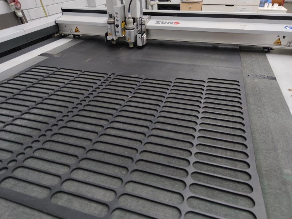 Плоттерная резка резины, ПВХ, картона, пленки и многих других материалов смотреть онлайн