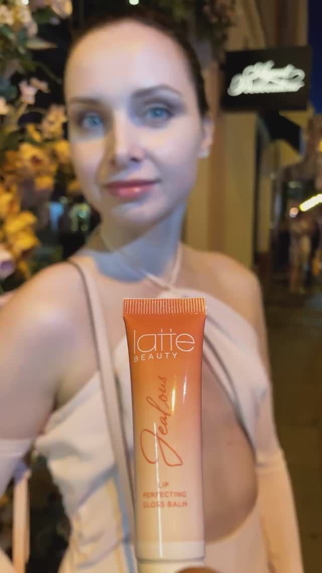 Latte Beauty Jealous в оттенке #01 Macaron💋