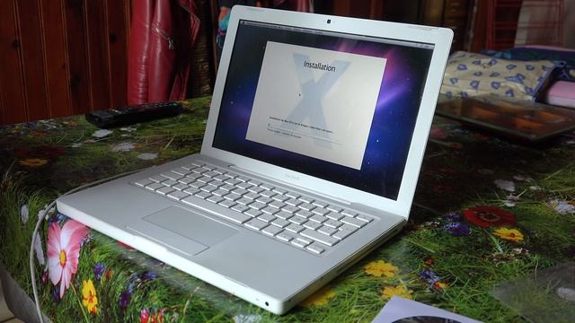 Le Macbook Blanc 2007 En 4K - Réparation - Présentation - UHD