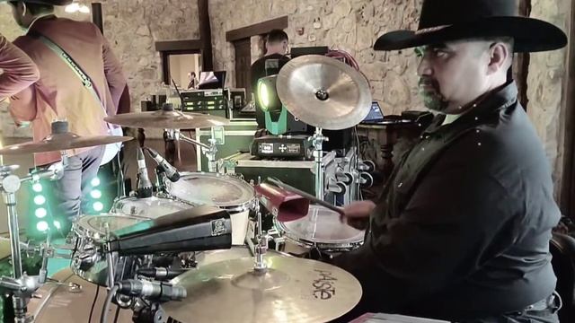 Raul Cavazos baterista Polka смотреть онлайн