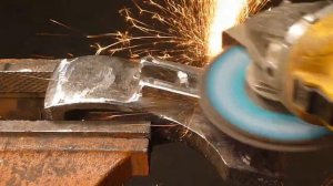 Колун из топора и рессоры.  Cleaver from an ax and a spring.