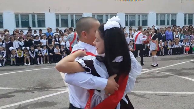 Выпускники 12 класса 2014 года)последний звонок смотреть онлайн