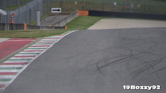 Ferrari F1 V10 EPIC Sounds at Mugello Circuit - F2001, F2002, F2003-GA, F2004 & F2005 смотреть онлайн