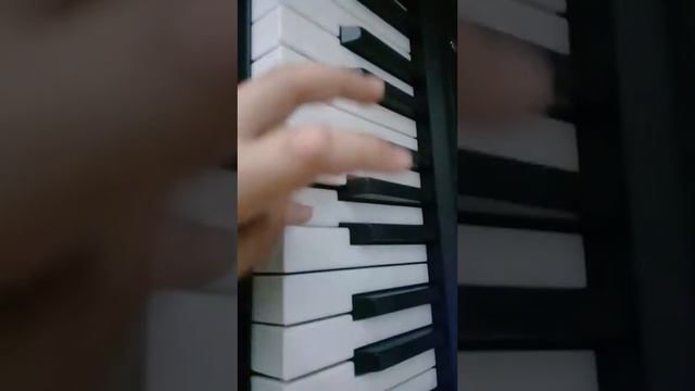 Очень лёгкая песня на пианино смотреть онлайн