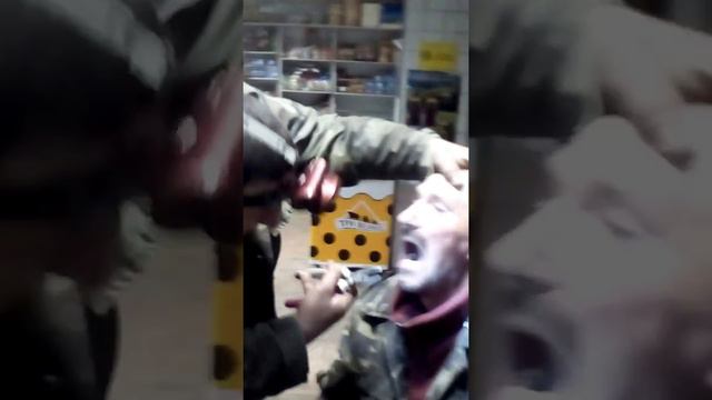 алкаш рве зуб алкашу щипцями смотреть онлайн