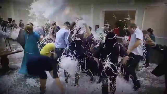 Бумажное шоу на свадьбе от Радуги Радости Видеограф Д Чернышев смотреть онлайн