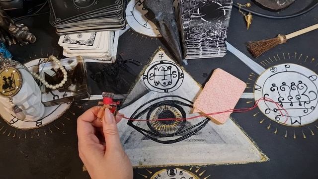 СТРАСТЬ ВЕДЬМЫ. КОЛОДА ОДЕРЖИМОГО. АМУЛЕТ. смотреть онлайн