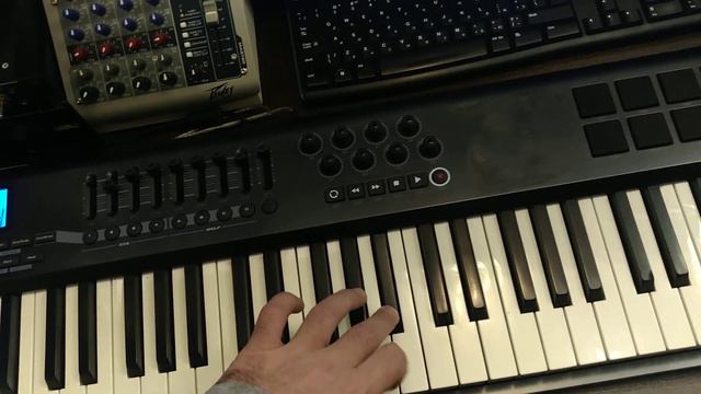 M-AUDIO AXIOM61 смотреть онлайн