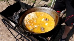 Кролик в сметане. Готовим в казане на костре.