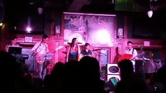 Priscila Ferraz e Banda - U + Ur Hand смотреть онлайн