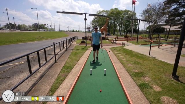 We Got A Hole In One Playing Putt Putt! смотреть онлайн