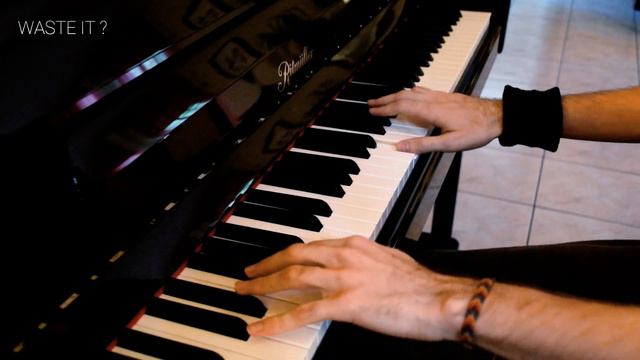 Matt Bellamy Tomorrow's World Piano Cover смотреть онлайн