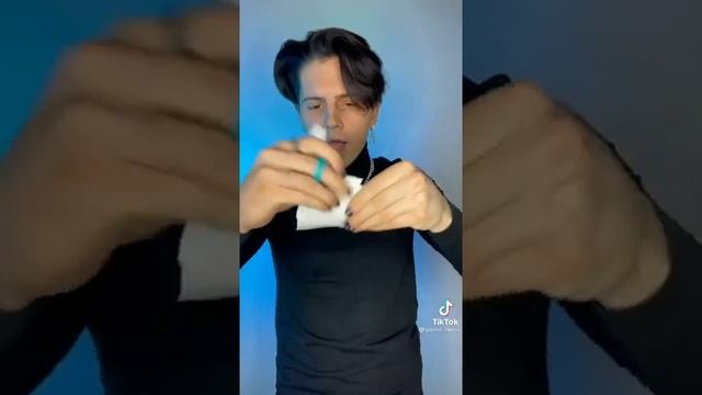 Как вырезать любого человека из бумаги? | Туториал | #TikTok смотреть онлайн