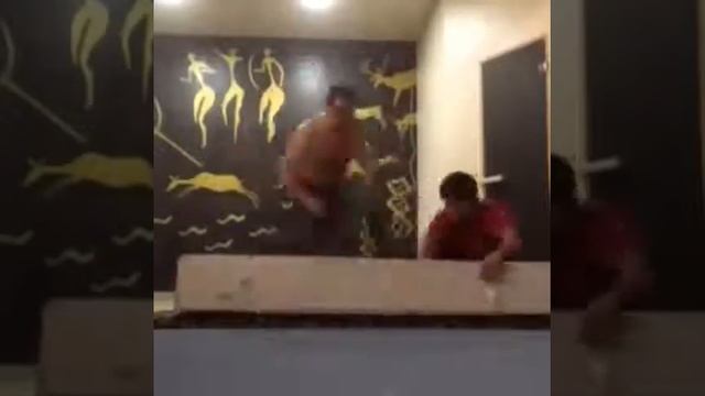 Установка лестницы в бассейн смотреть онлайн