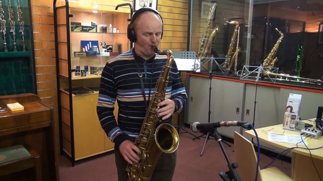 Autumn Leaves Jazz Backing Track - played on a 1950's Selmer Mk 6 смотреть онлайн