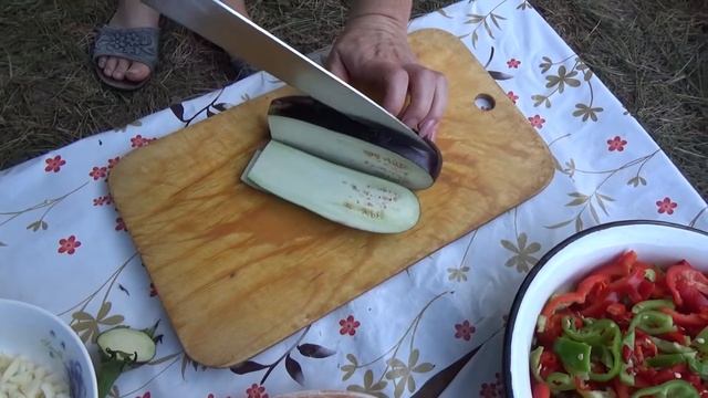 ОСТРЫЕ БАКЛАЖАНЫ С ОВОЩАМИ В КАЗАНЕ НА КОСТРЕ(рецепт) смотреть онлайн