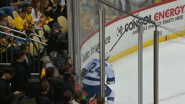 Callahan lays elbow into Letang's head for brutal hit смотреть онлайн