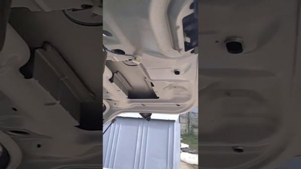 Как открыть багажник в Рено меган механическим способом. Если не работает электрическая часть.