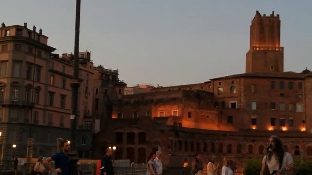 Via dei Fori Imperiali. Musicista di strada. Roma / Улица Императорских форумов. Рим. Италия. смотреть онлайн