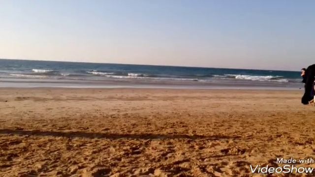 Почему Арабские женщины ходят в чёрной одежде, а мужчины в светлой. смотреть онлайн