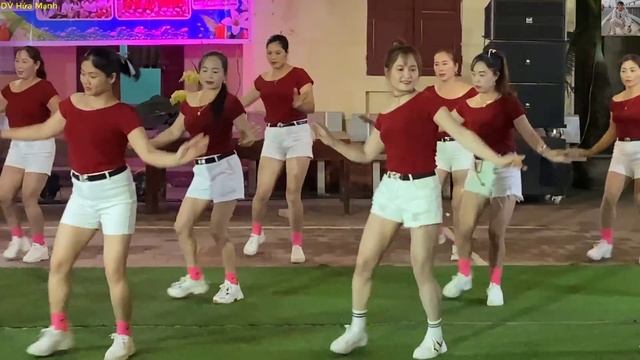 Vũ Điệu Lambada sôi động - CLB dân vũ Hoàng Lương giao lưu thôn Tam Đồng II DV Hứa Mạnh II смотреть онлайн