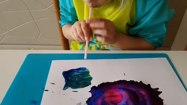 КЛЯКСОГРАФИЯ для детей Выдувание через трубочку TÉCNICA DE SOPLADO de Pintura para niños смотреть онлайн