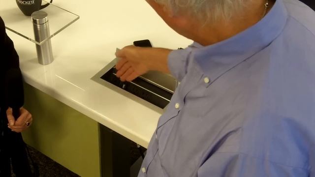 Mockett - Office Innovation Part 3 with Denise Butchko and Doug Mockett - Wireless Charging смотреть онлайн