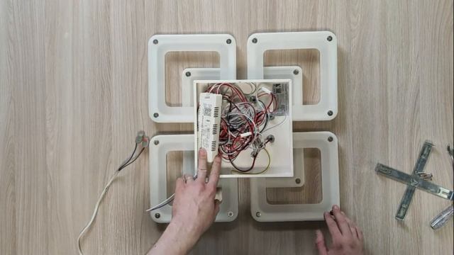 Сборка светодиодной люстры с пультом TETRA DOUBLE 90W S - 430 мм - Белая - торговой марки Estares смотреть онлайн