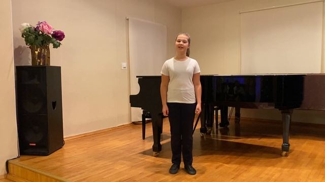 Кораблева Мария читает стихотворение Роберта Рождественского «Человеку надо мало» смотреть онлайн